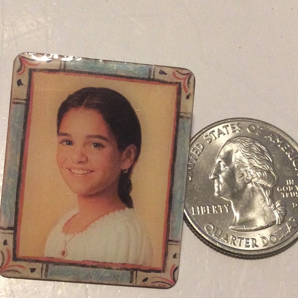 American Girls choker and 8 pins - Picture 8 of 15